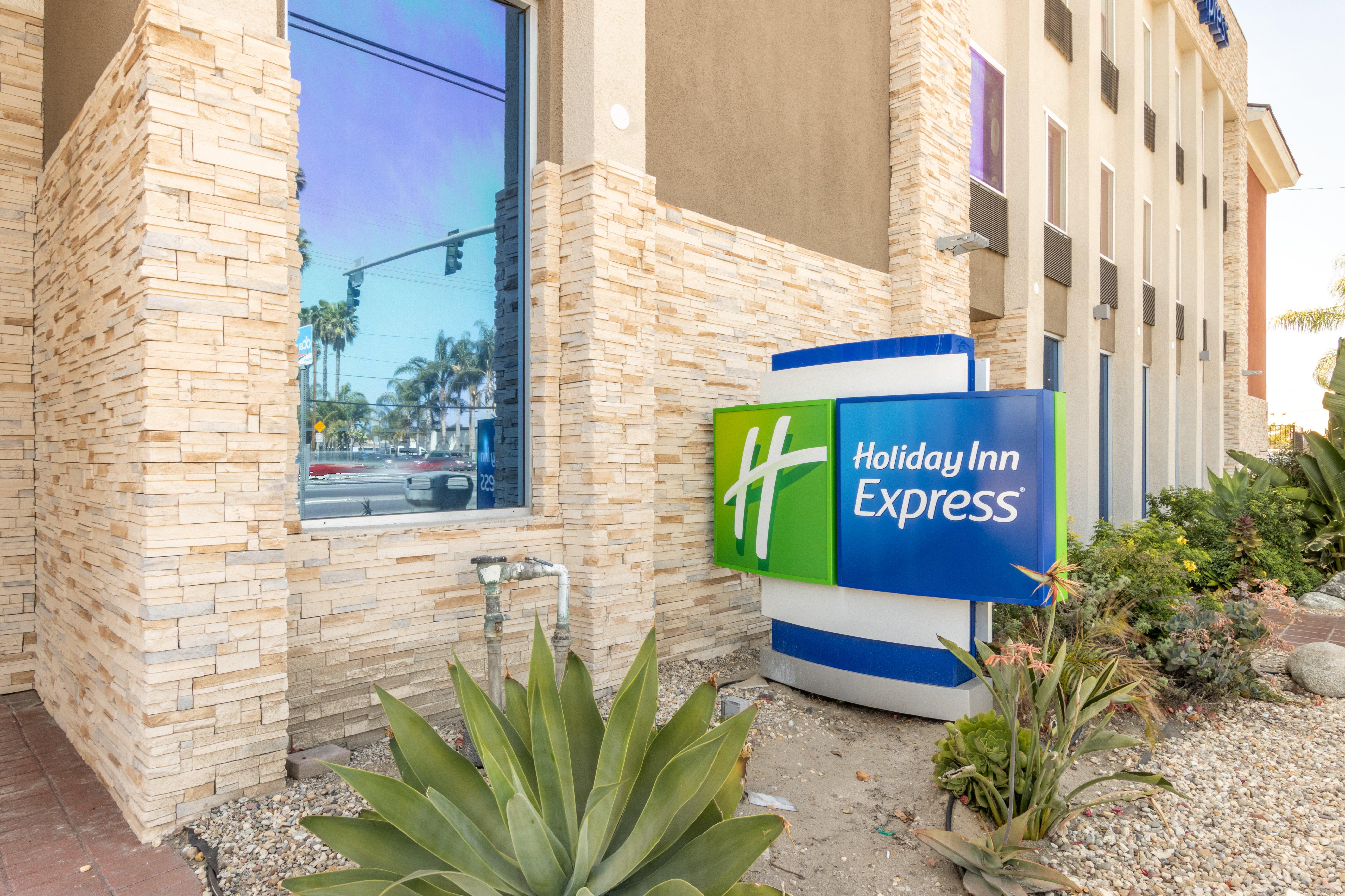 Holiday Inn Express - Anaheim West Dış mekan fotoğraf